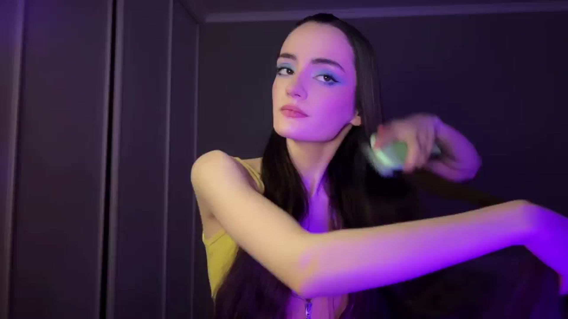 Gallery image thumbnail from unhollymeow's myfreecams stream on, 05/27/2024, 19:26 image 17 of 20