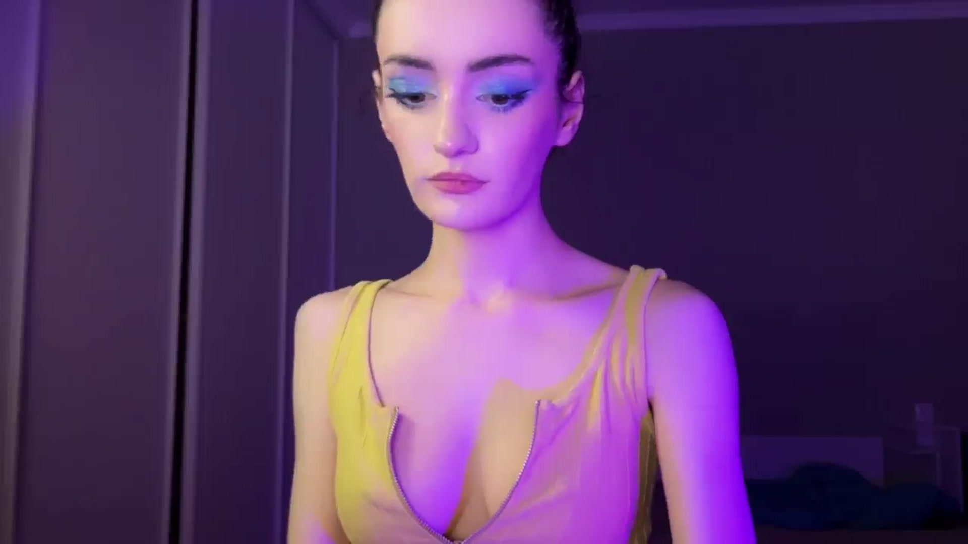 Gallery image thumbnail from unhollymeow's myfreecams stream on, 05/27/2024, 19:26 image 15 of 20