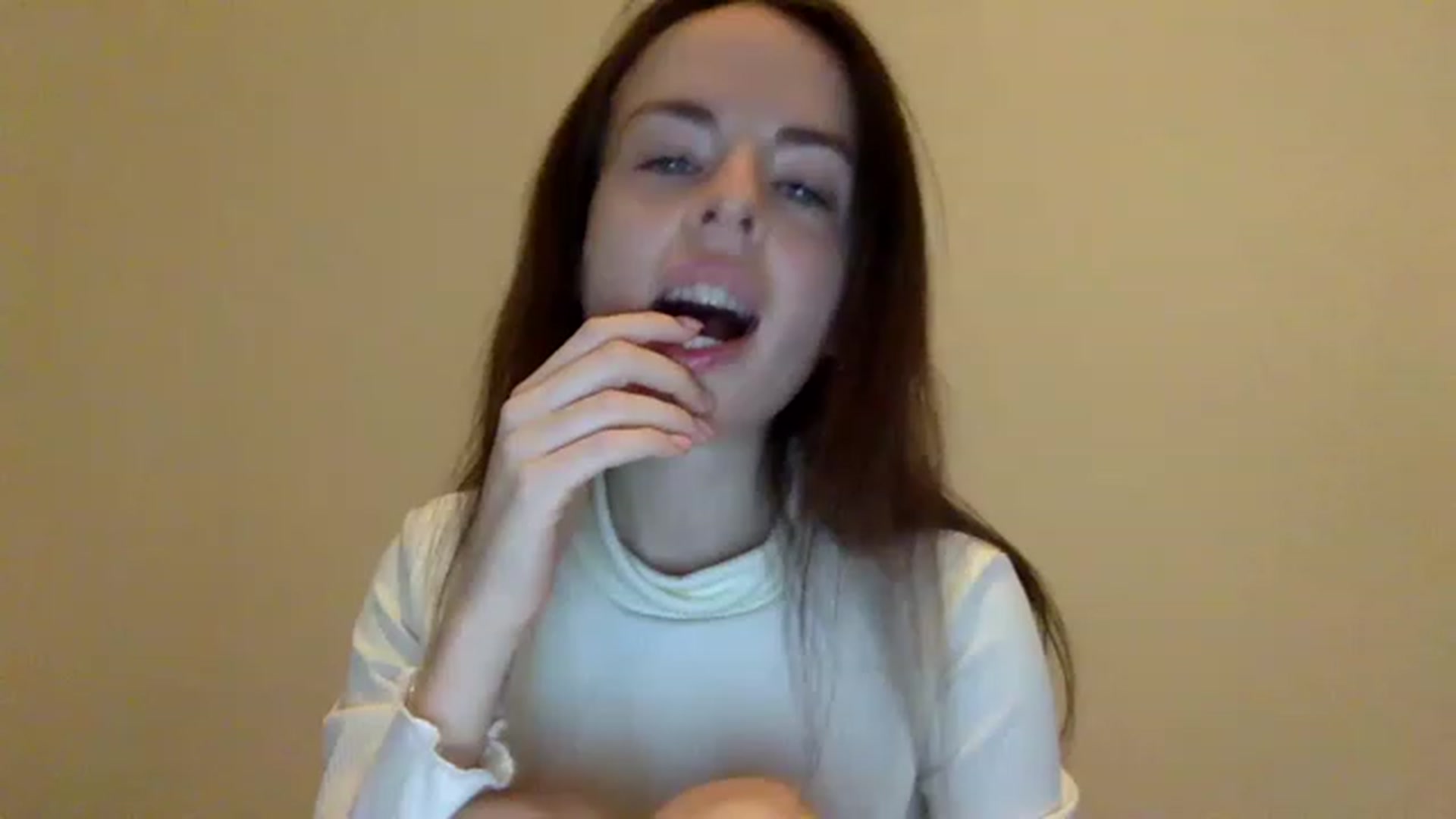 Gallery image thumbnail from unknown_sun's myfreecams stream on, 11/20/2022, 21:09 image 7 of 20