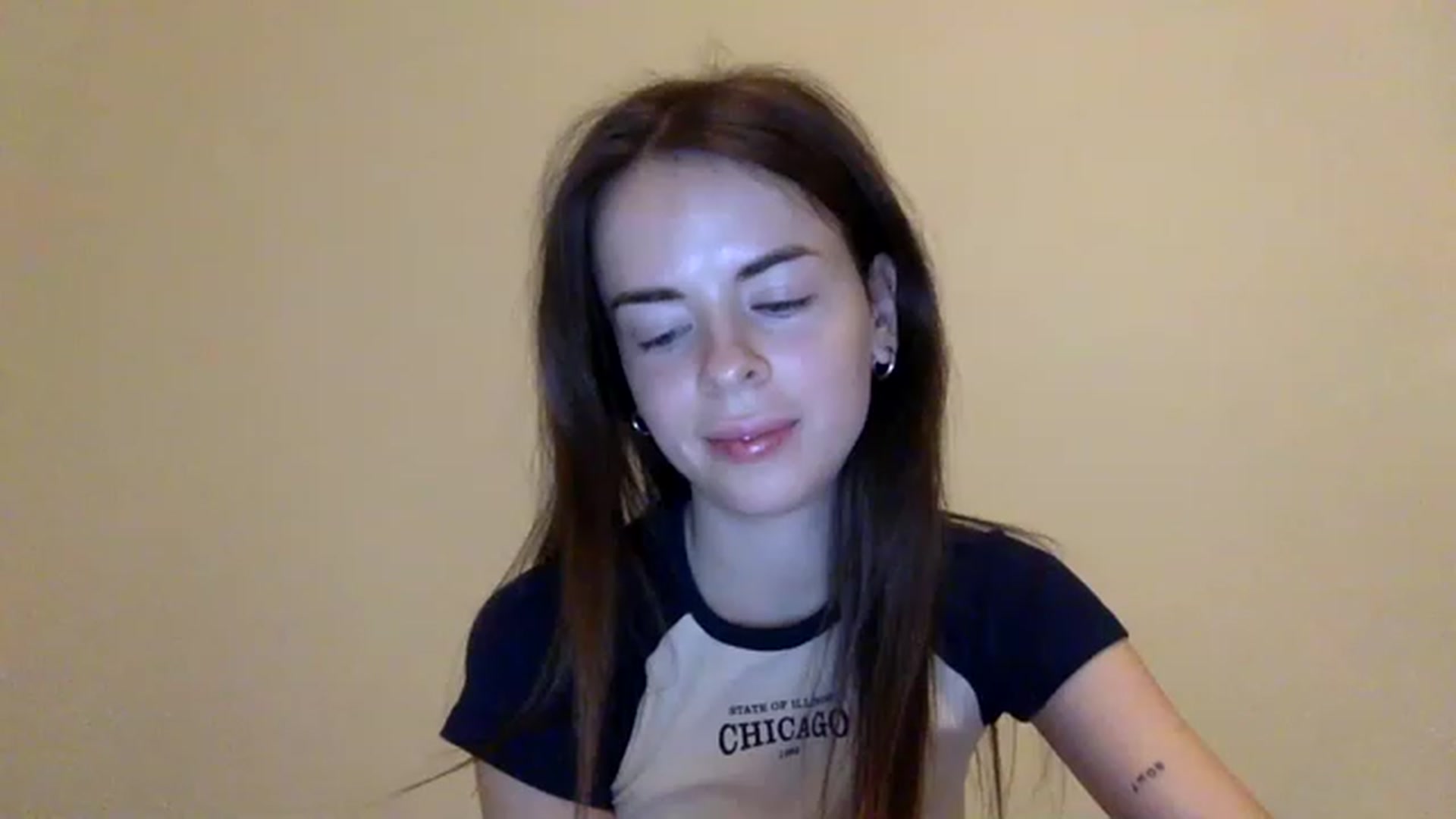 Gallery image thumbnail from unknown_sun's myfreecams stream on, 12/18/2022, 20:37 image 12 of 20