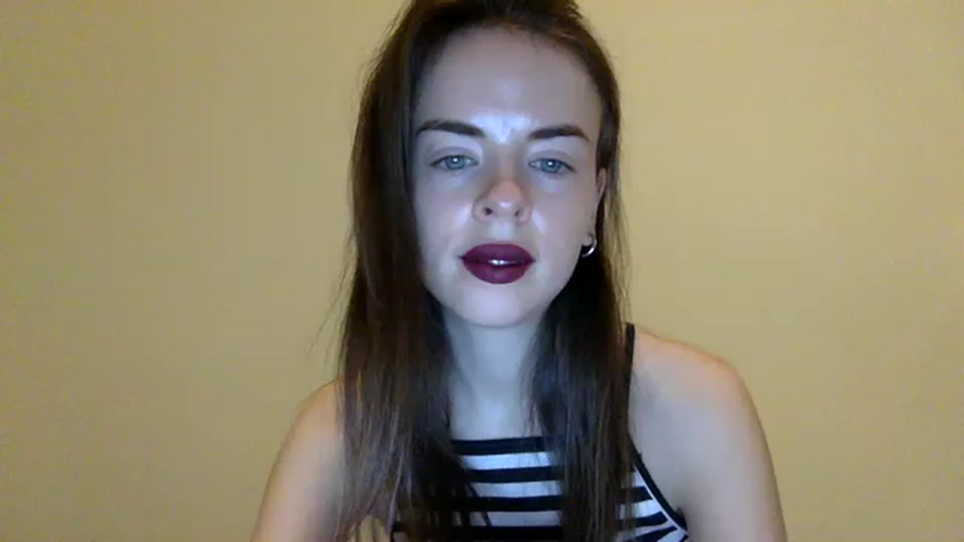 Gallery image thumbnail from unknown_sun's myfreecams stream on, 12/25/2022, 21:43 image 19 of 20
