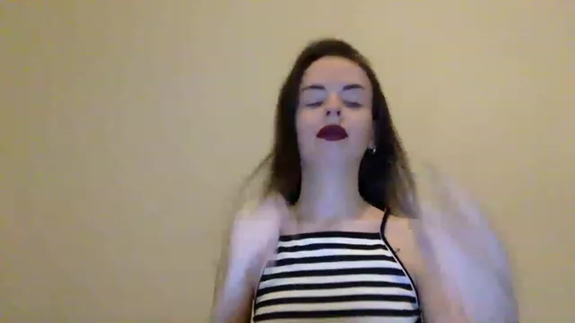 Gallery image thumbnail from unknown_sun's myfreecams stream on, 12/25/2022, 21:43 image 18 of 20