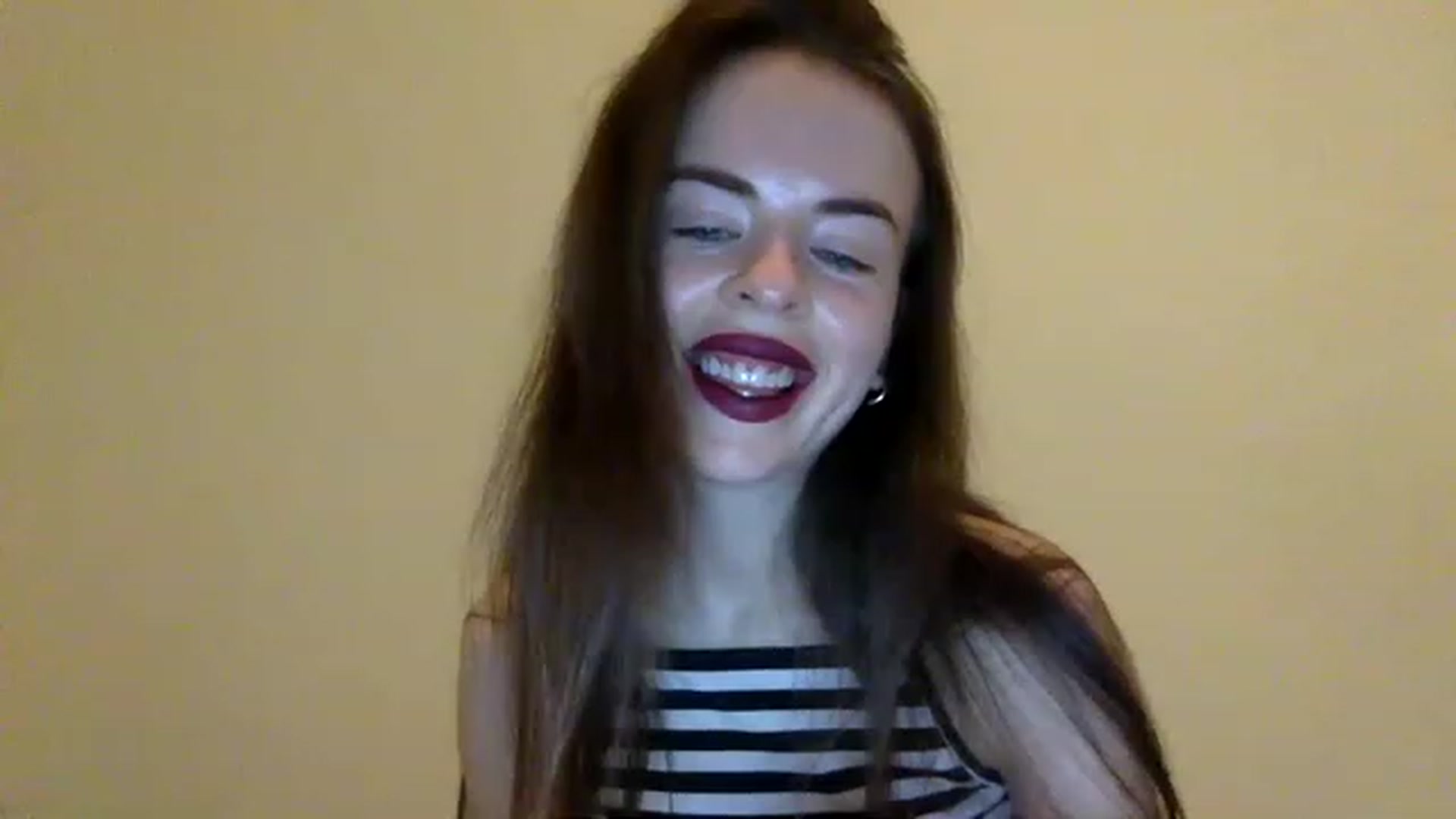 Gallery image thumbnail from unknown_sun's myfreecams stream on, 12/25/2022, 21:43 image 17 of 20