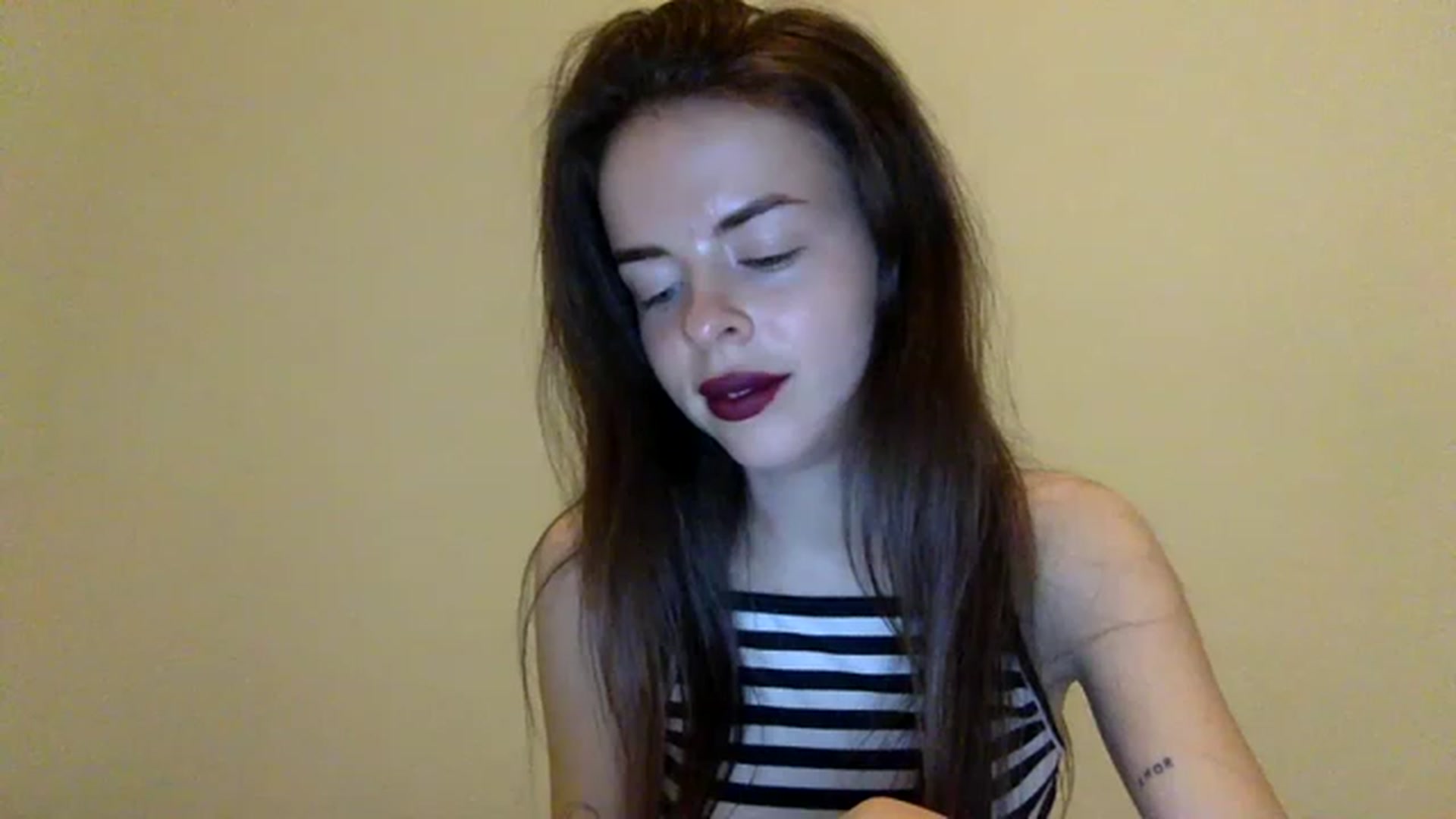 Gallery image thumbnail from unknown_sun's myfreecams stream on, 12/25/2022, 21:43 image 12 of 20