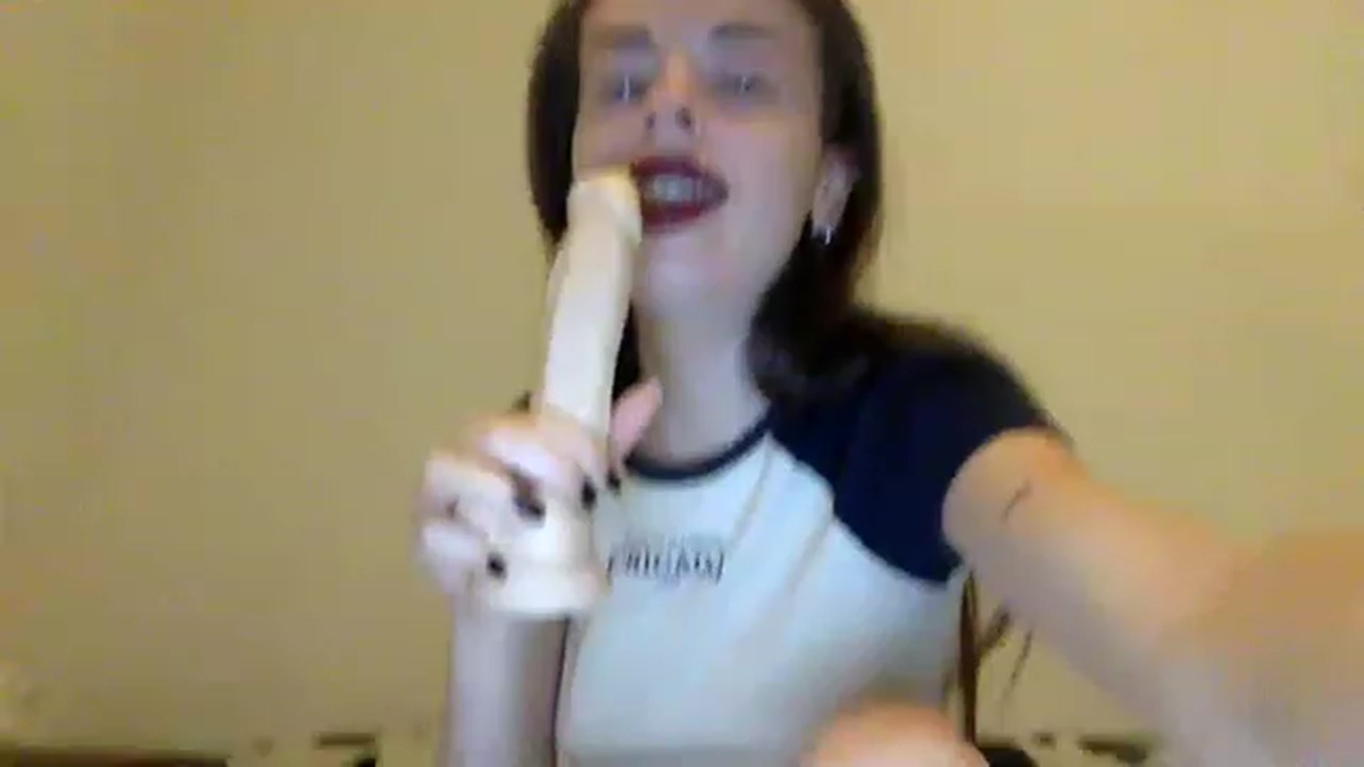 Gallery image thumbnail from unknown_sun's myfreecams stream on, 12/25/2022, 22:51 image 10 of 20