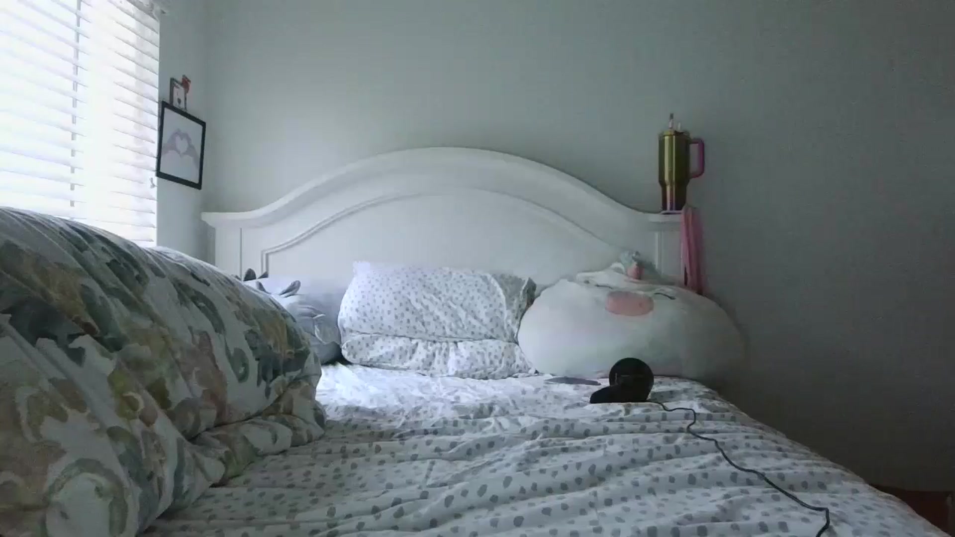 Gallery image thumbnail from urSEOULmate's myfreecams stream on, 09/25/2024, 15:16 image 17 of 20