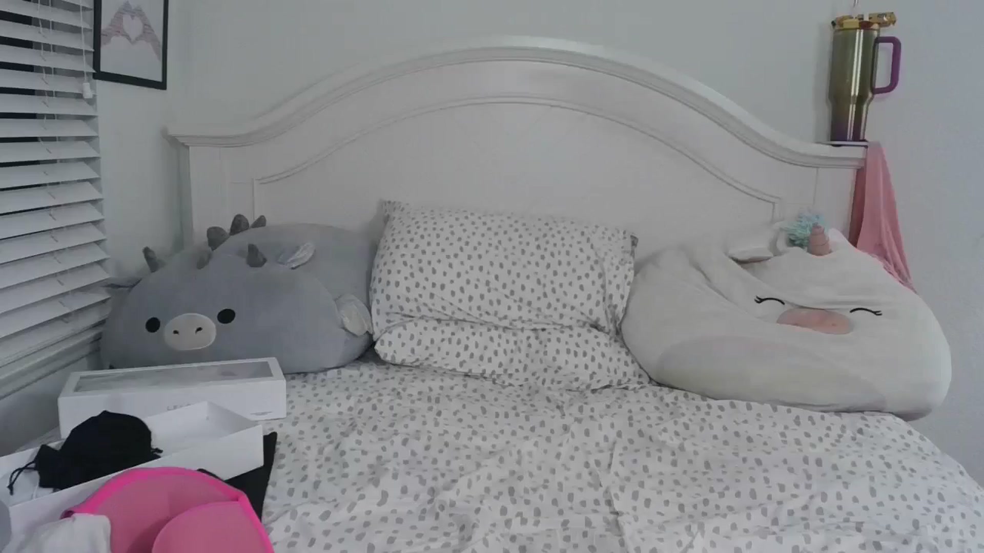 Gallery image thumbnail from urSEOULmate's myfreecams stream on, 09/25/2024, 15:16 image 9 of 20