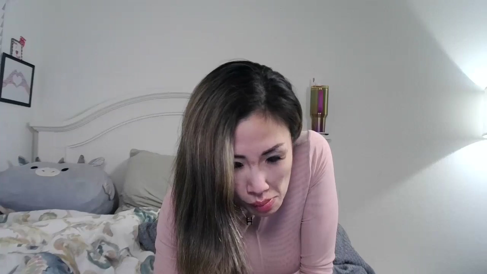 Gallery image thumbnail from urSEOULmate's myfreecams stream on, 10/21/2024, 14:05 image 5 of 20