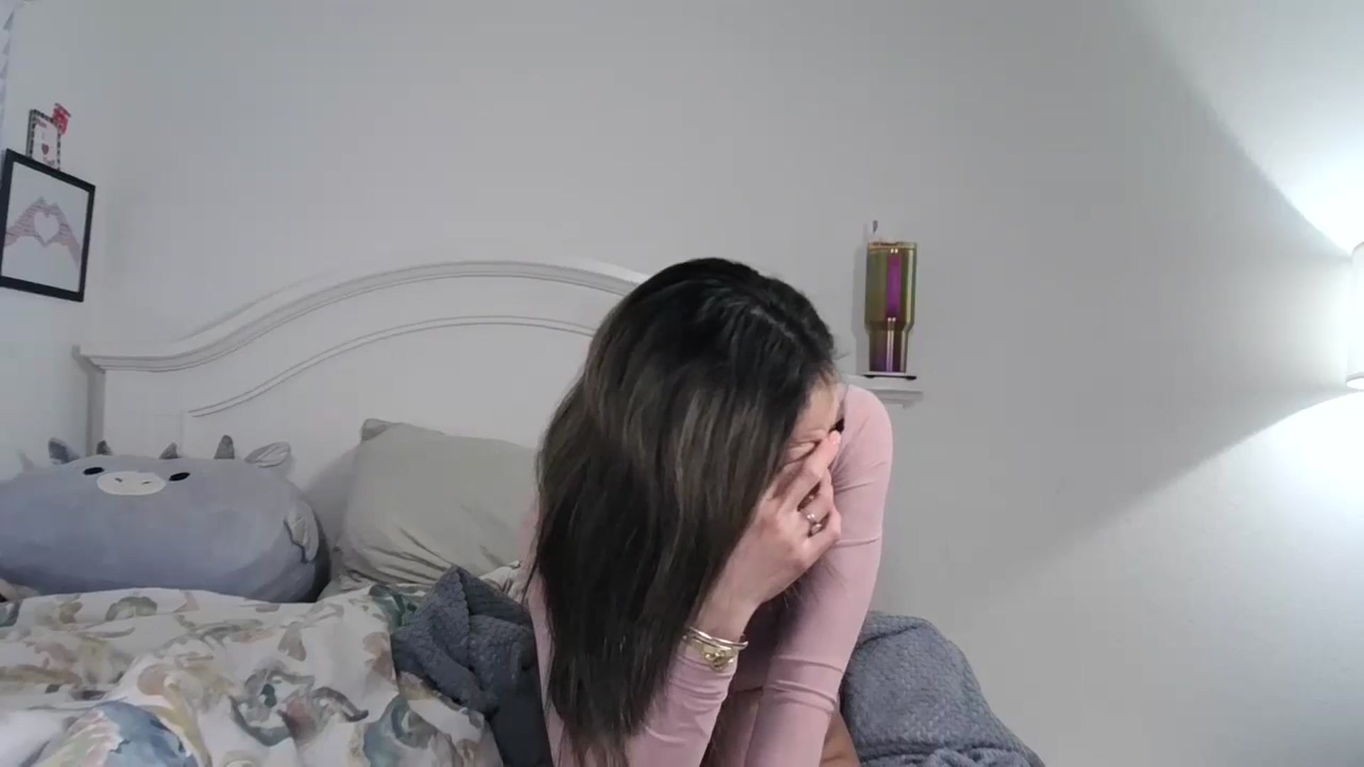 Gallery image thumbnail from urSEOULmate's myfreecams stream on, 10/21/2024, 14:05 image 17 of 20