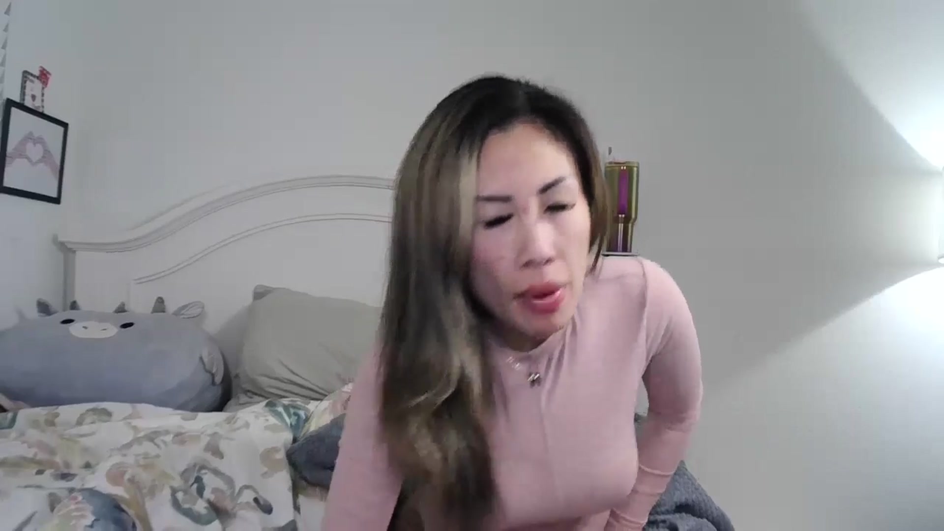 Gallery image thumbnail from urSEOULmate's myfreecams stream on, 10/21/2024, 14:05 image 3 of 20