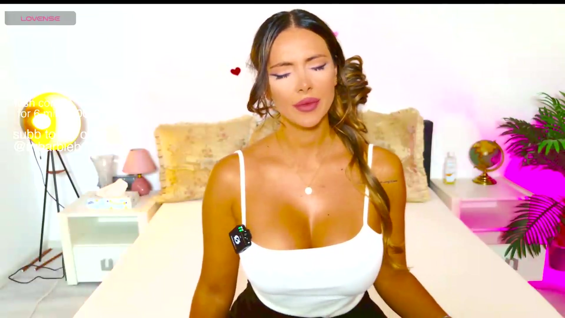Gallery image thumbnail from urbarbie's myfreecams stream on, 08/15/2026, 20:25 image 2 of 20