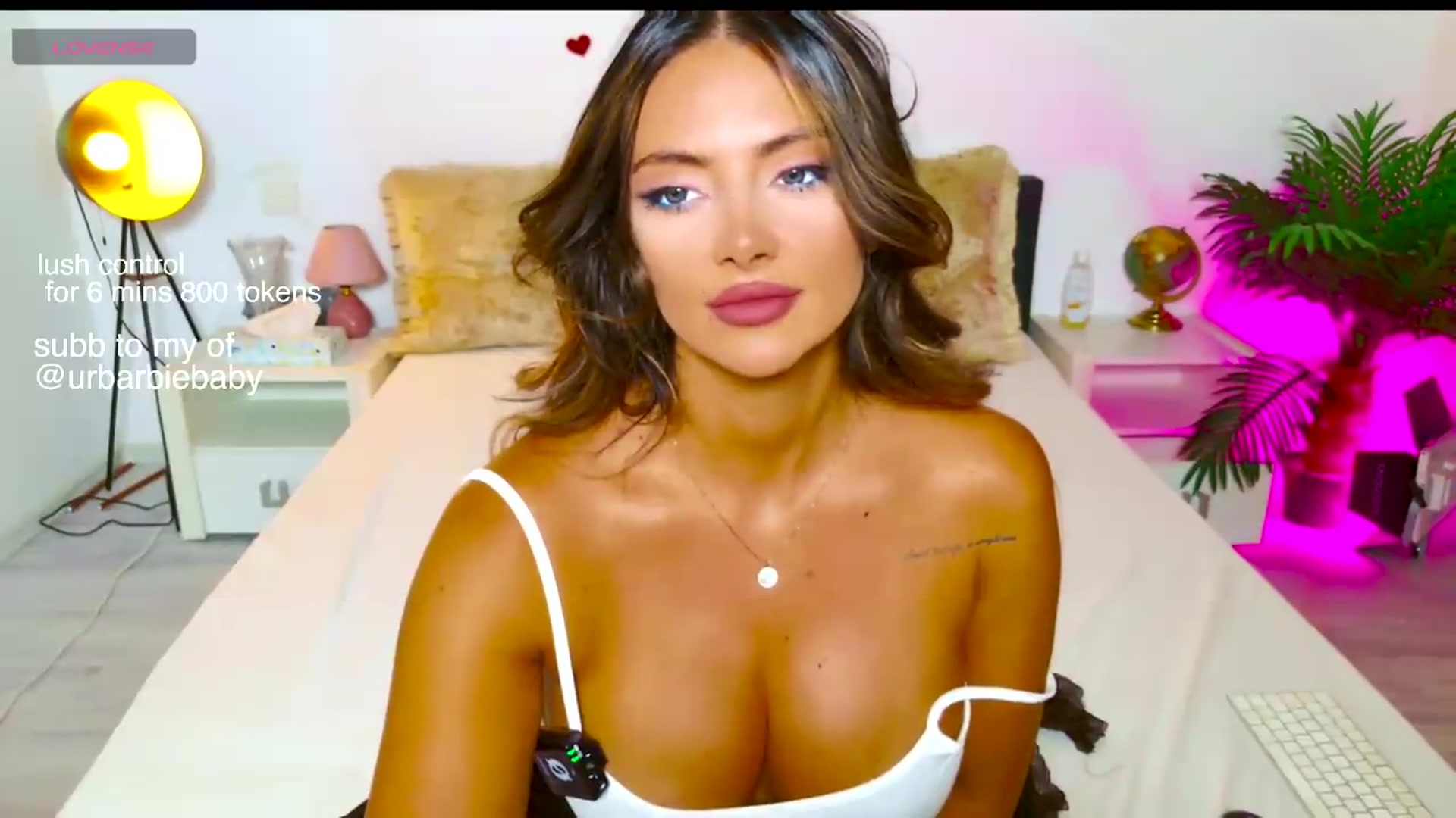Gallery image thumbnail from urbarbie's myfreecams stream on, 08/15/2026, 20:25 image 5 of 20