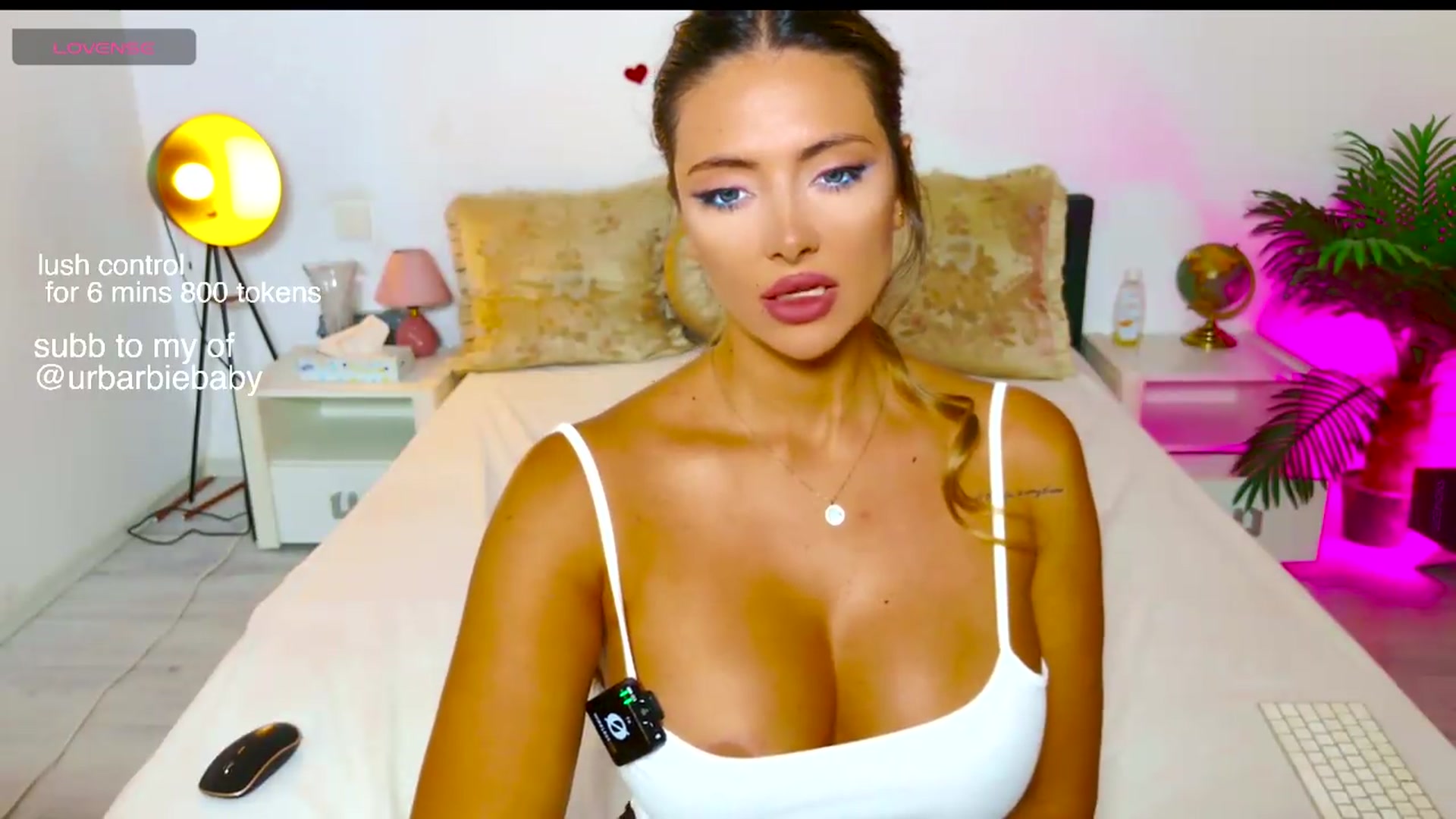 Gallery image thumbnail from urbarbie's myfreecams stream on, 08/15/2026, 20:25 image 10 of 20