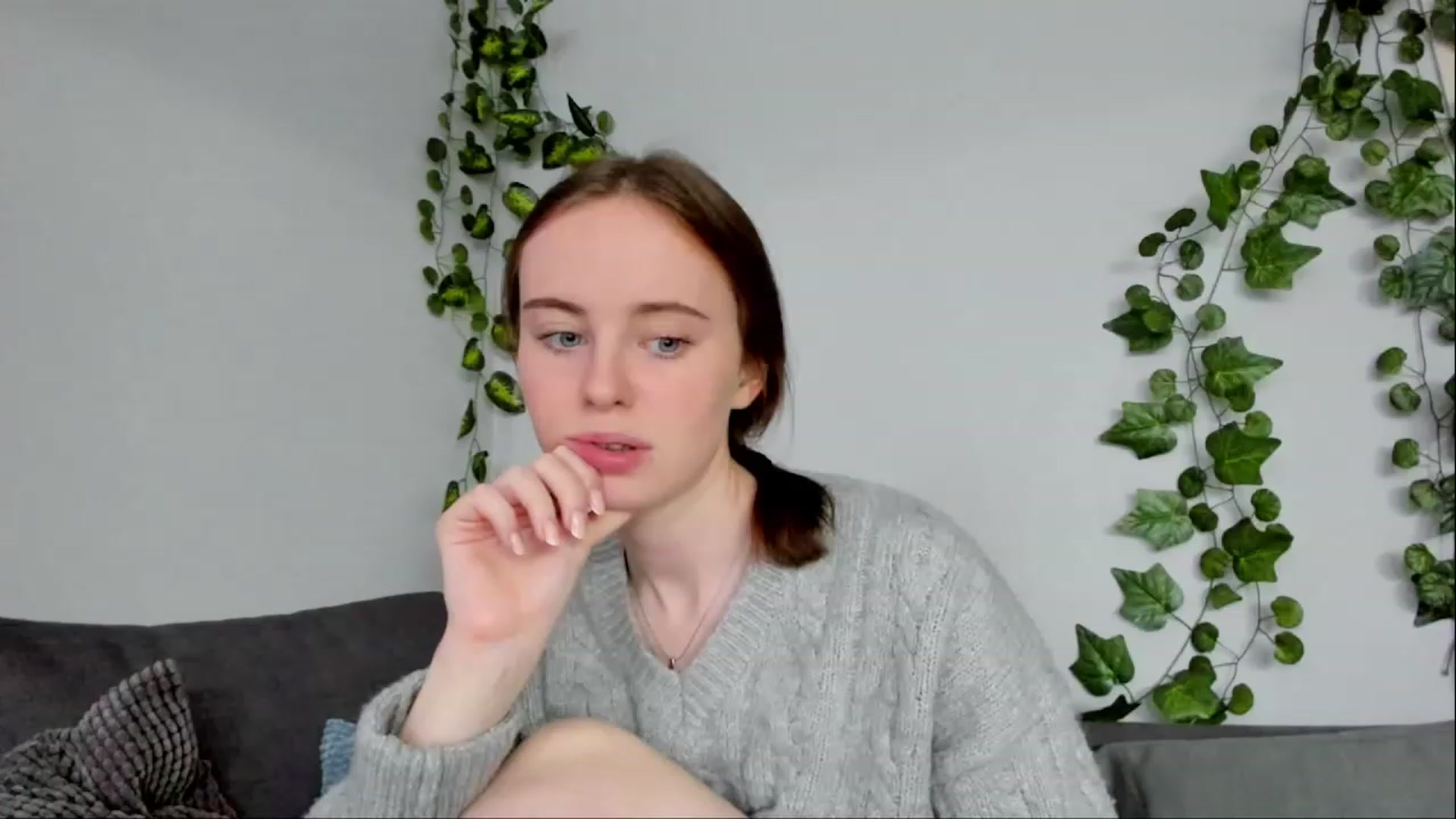 Gallery image thumbnail from userSasha's myfreecams stream on, 12/04/2022, 02:56 image 2 of 20