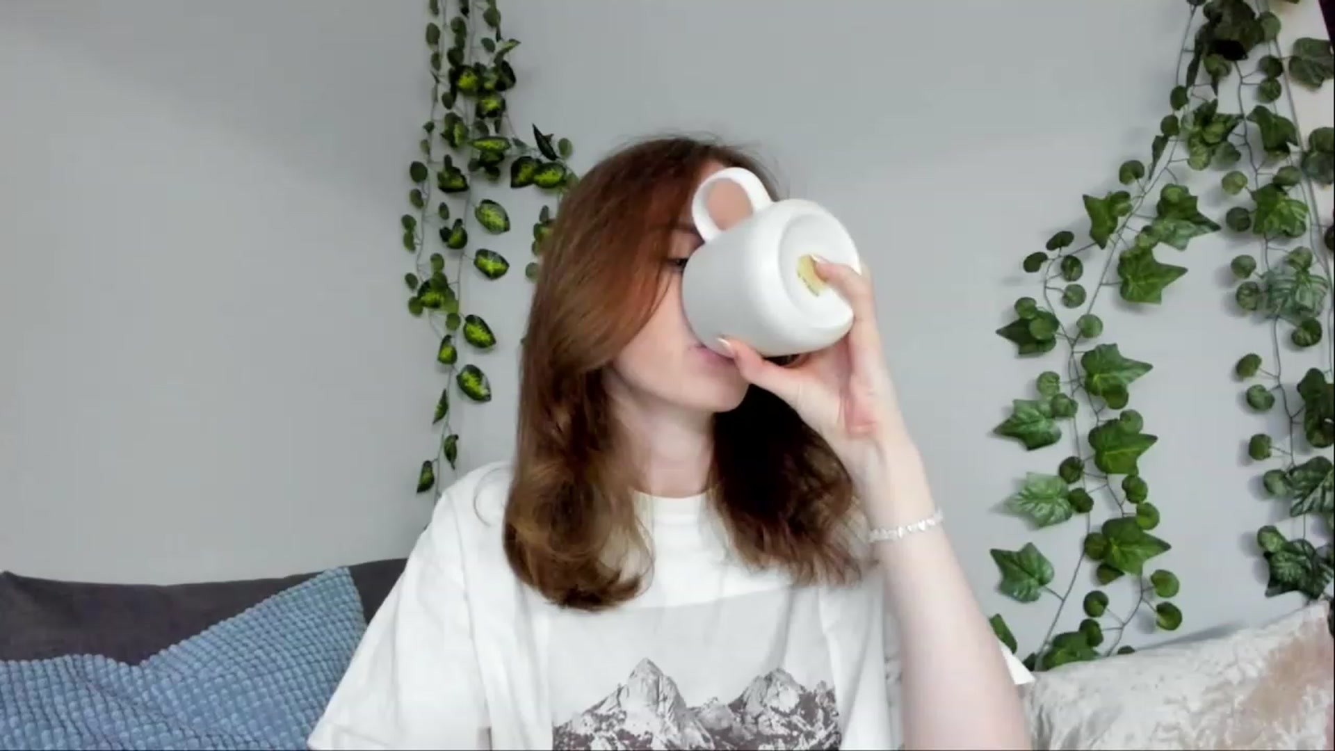 Gallery image thumbnail from userSasha's myfreecams stream on, 12/05/2022, 02:40 image 12 of 20