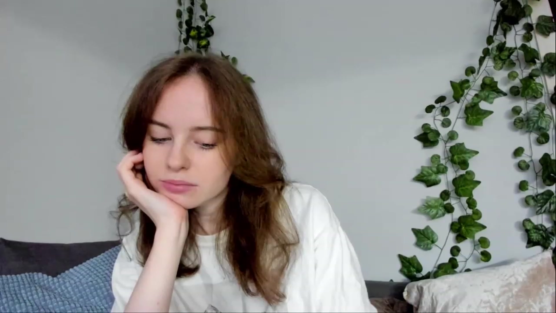 Gallery image thumbnail from userSasha's myfreecams stream on, 12/05/2022, 02:40 image 11 of 20