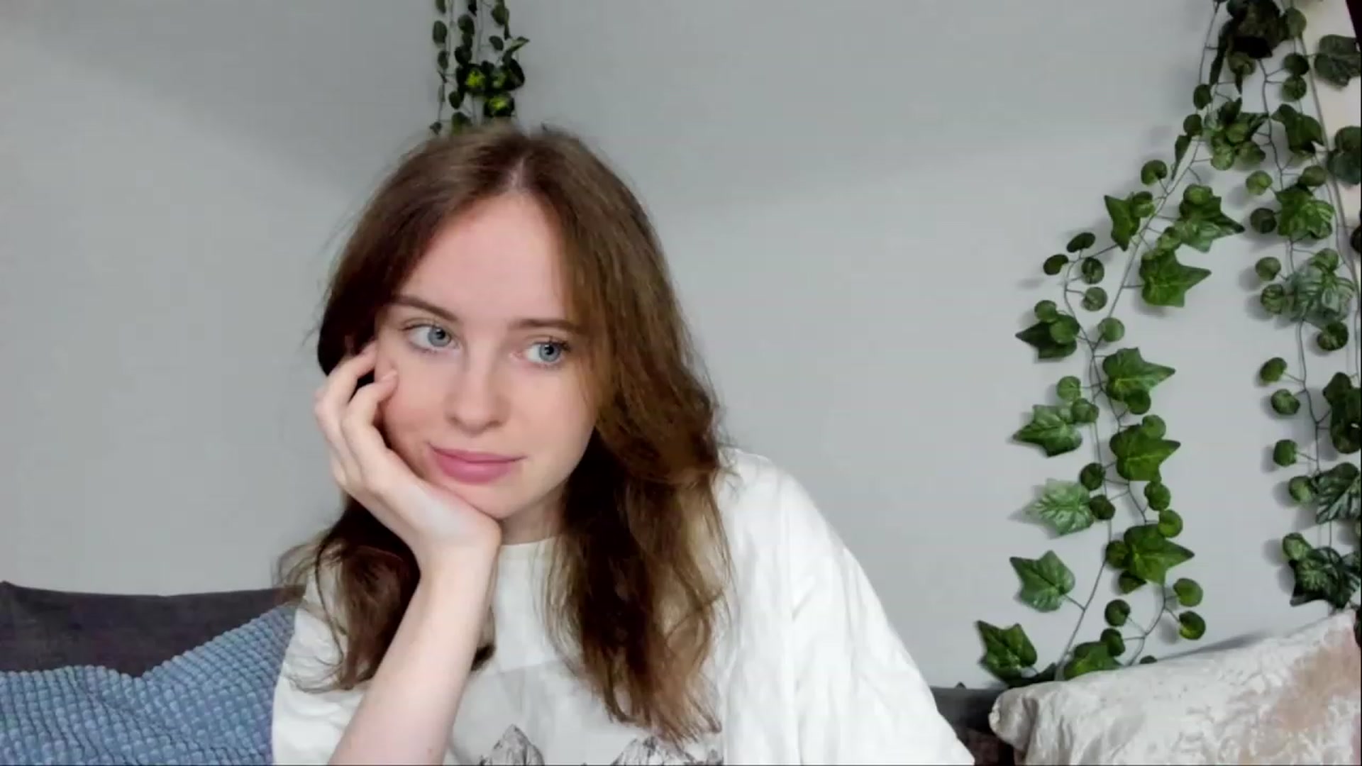 Gallery image thumbnail from userSasha's myfreecams stream on, 12/05/2022, 02:40 image 4 of 20