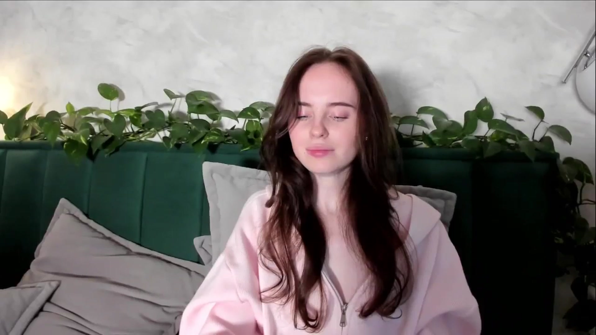 Gallery image thumbnail from userSasha's myfreecams stream on, 12/13/2024, 20:57 image 15 of 20