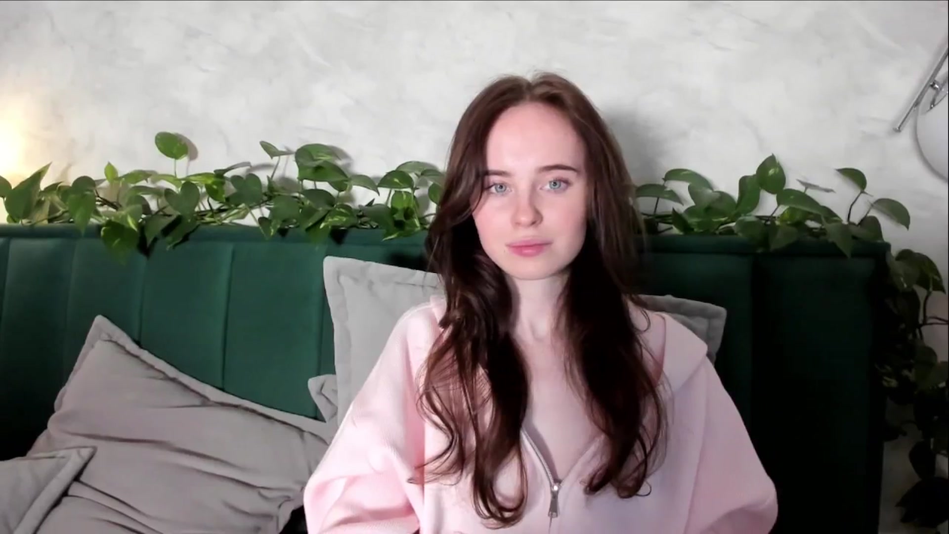 Gallery image thumbnail from userSasha's myfreecams stream on, 12/13/2024, 20:57 image 14 of 20
