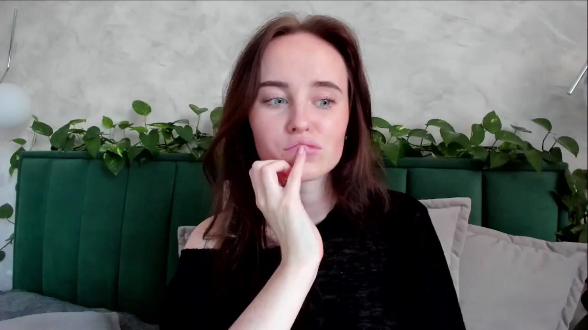 Gallery image thumbnail from userSasha's myfreecams stream on, 12/18/2024, 13:03 image 7 of 20