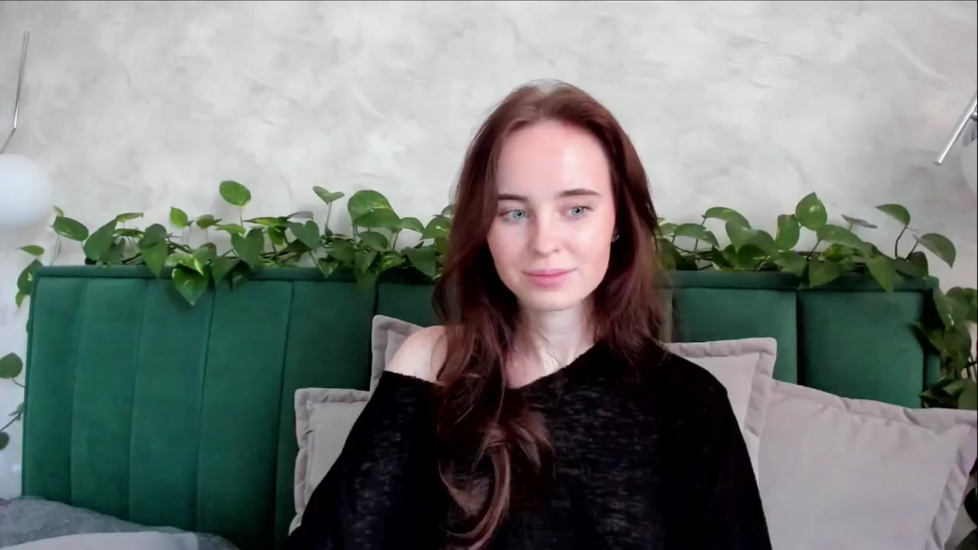 Gallery image thumbnail from userSasha's myfreecams stream on, 12/18/2024, 13:03 image 8 of 20
