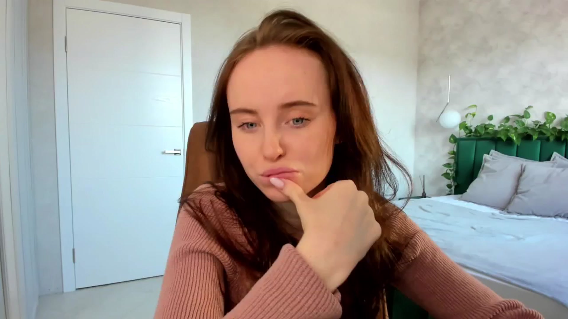 Gallery image thumbnail from userSasha's myfreecams stream on, 03/15/2025, 06:13 image 13 of 20