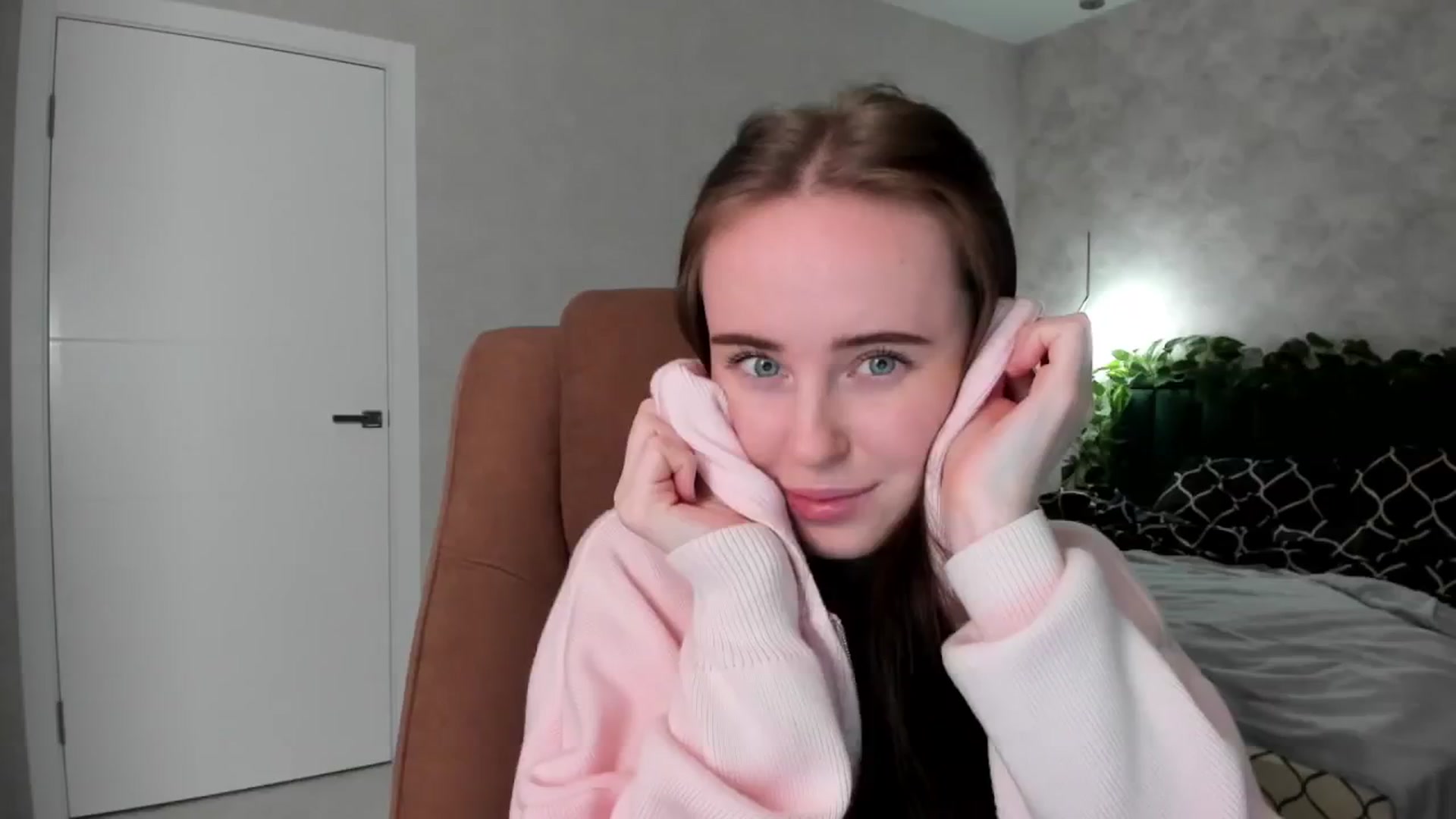 Gallery image thumbnail from userSasha's myfreecams stream on, 12/25/2025, 17:32 image 9 of 20