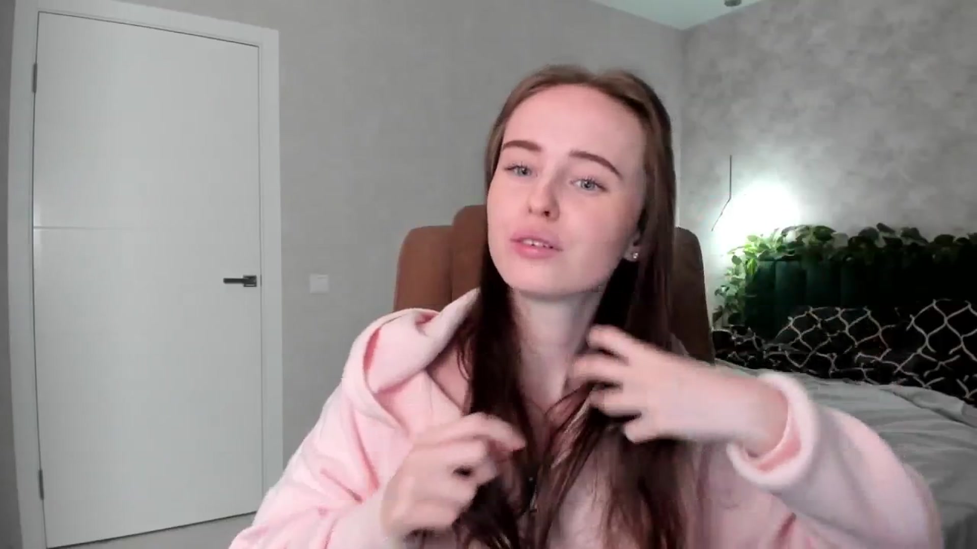 Gallery image thumbnail from userSasha's myfreecams stream on, 12/25/2025, 17:32 image 15 of 20