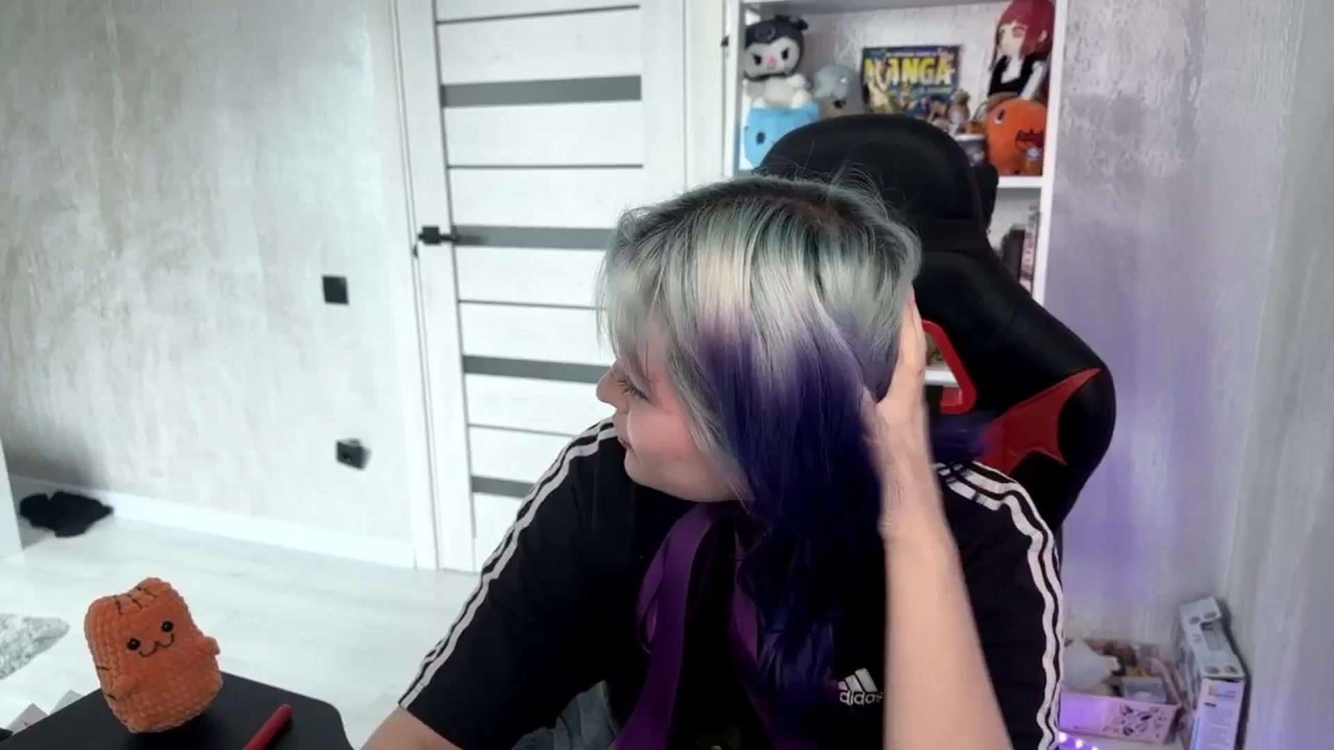 Gallery image thumbnail from v_chpek's myfreecams stream on, 03/16/2025, 11:46 image 10 of 20