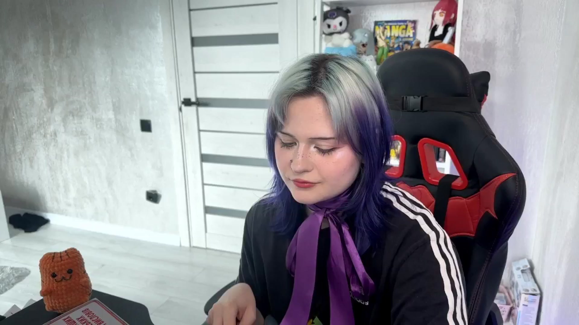 Gallery image thumbnail from v_chpek's myfreecams stream on, 03/16/2025, 11:46 image 15 of 20