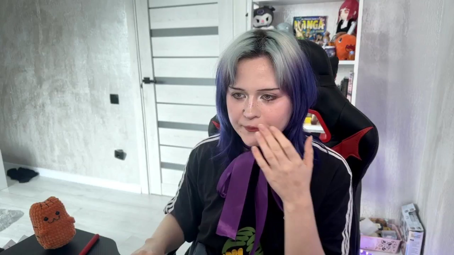 Gallery image thumbnail from v_chpek's myfreecams stream on, 03/16/2025, 11:46 image 3 of 20
