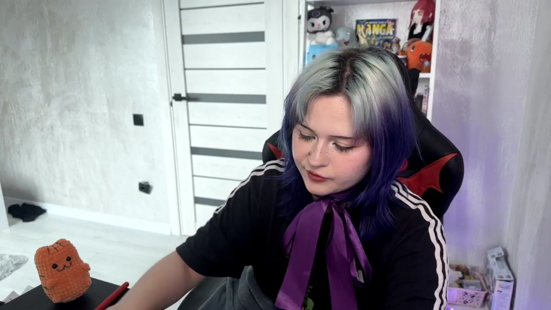 Gallery image thumbnail from v_chpek's myfreecams stream on, 03/16/2025, 11:46 image 11 of 20