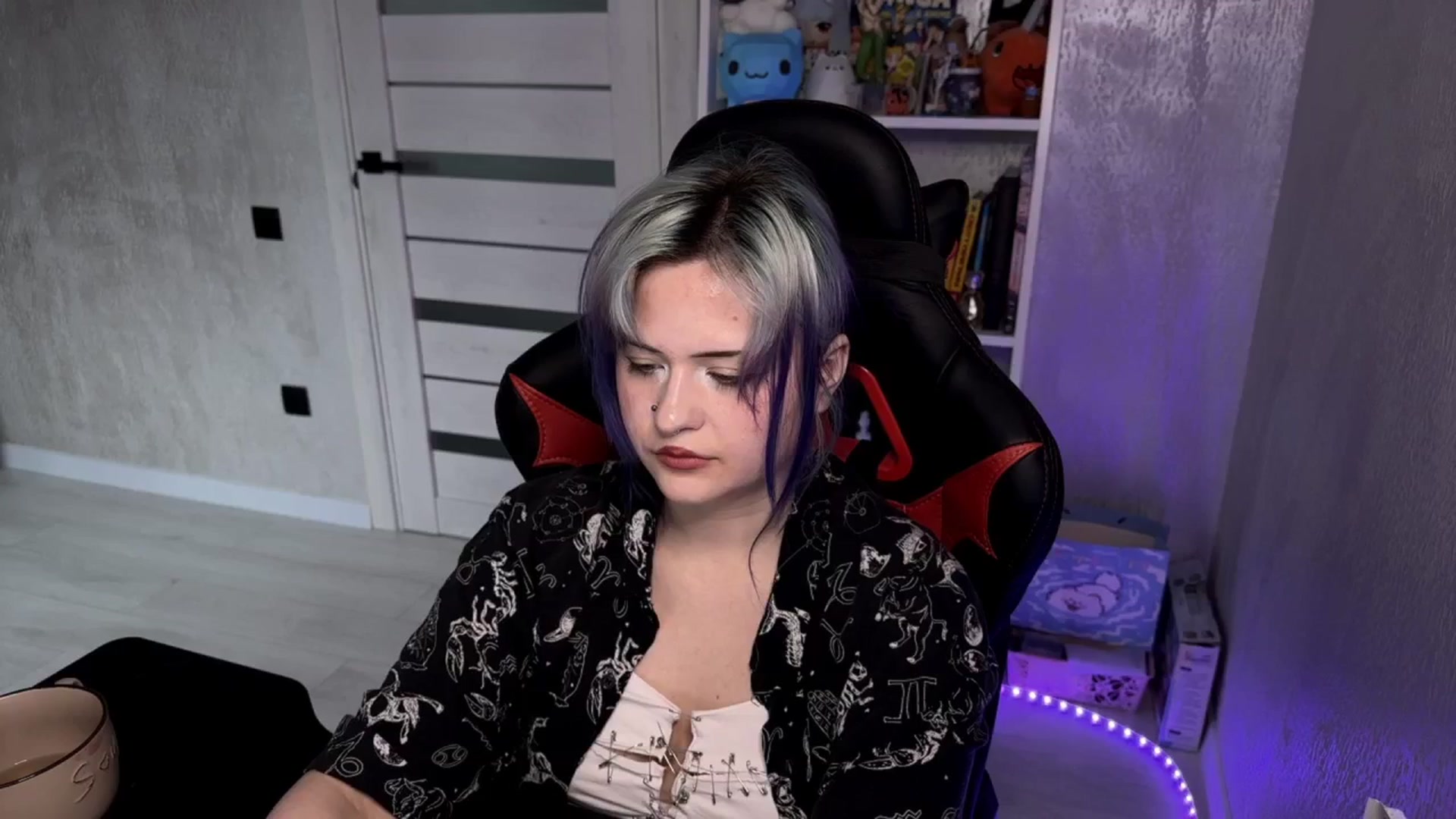 Gallery image thumbnail from v_chpek's myfreecams stream on, 03/31/2025, 07:39 image 5 of 20