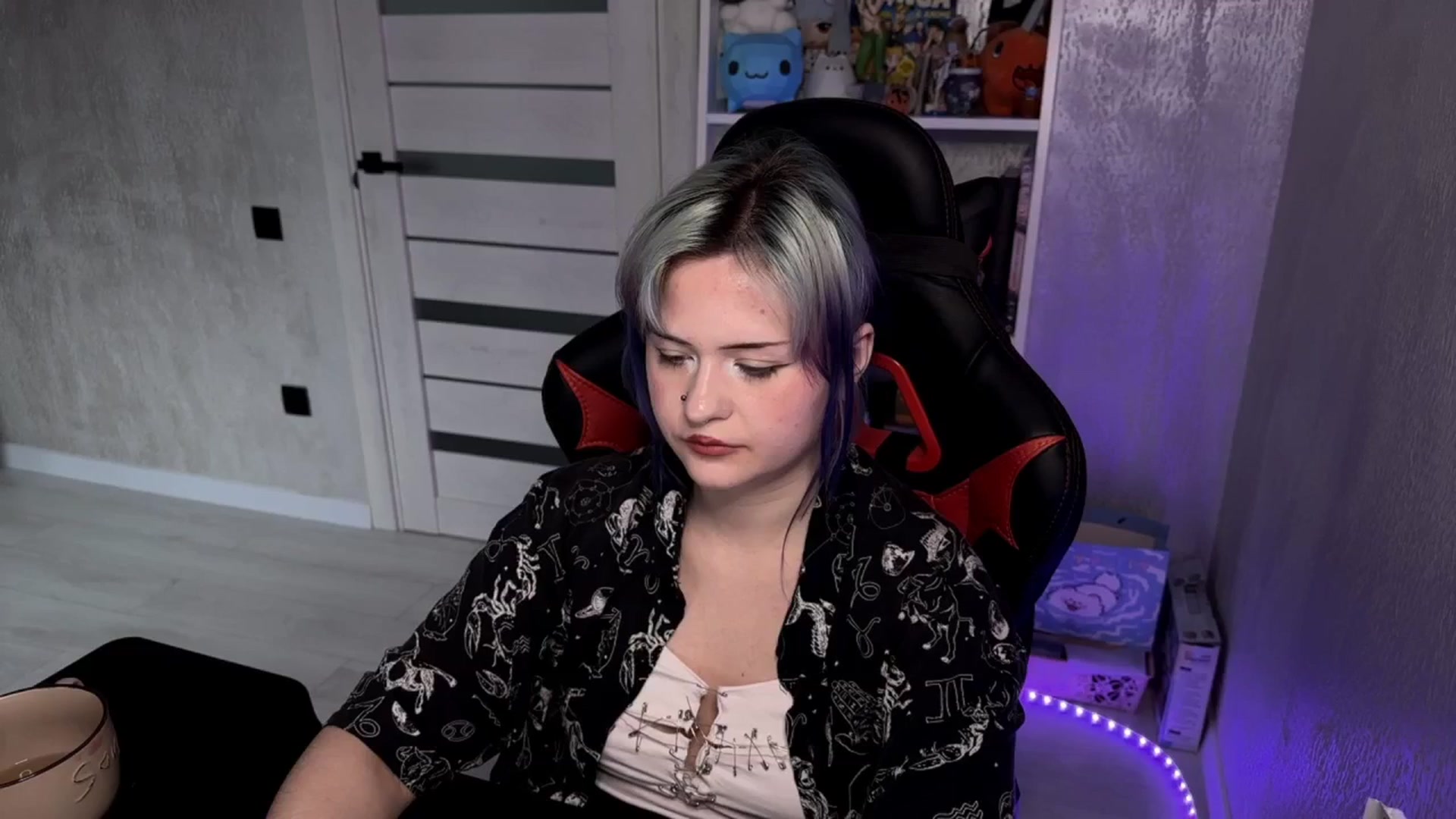 Gallery image thumbnail from v_chpek's myfreecams stream on, 03/31/2025, 07:39 image 4 of 20
