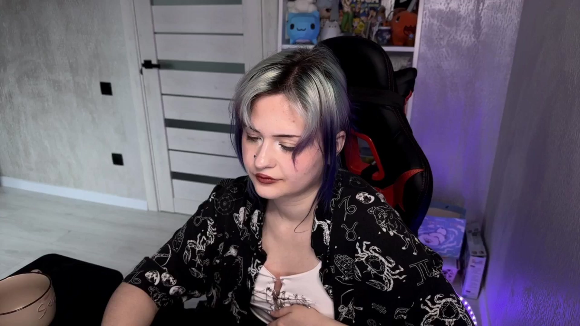 Gallery image thumbnail from v_chpek's myfreecams stream on, 03/31/2025, 07:39 image 12 of 20