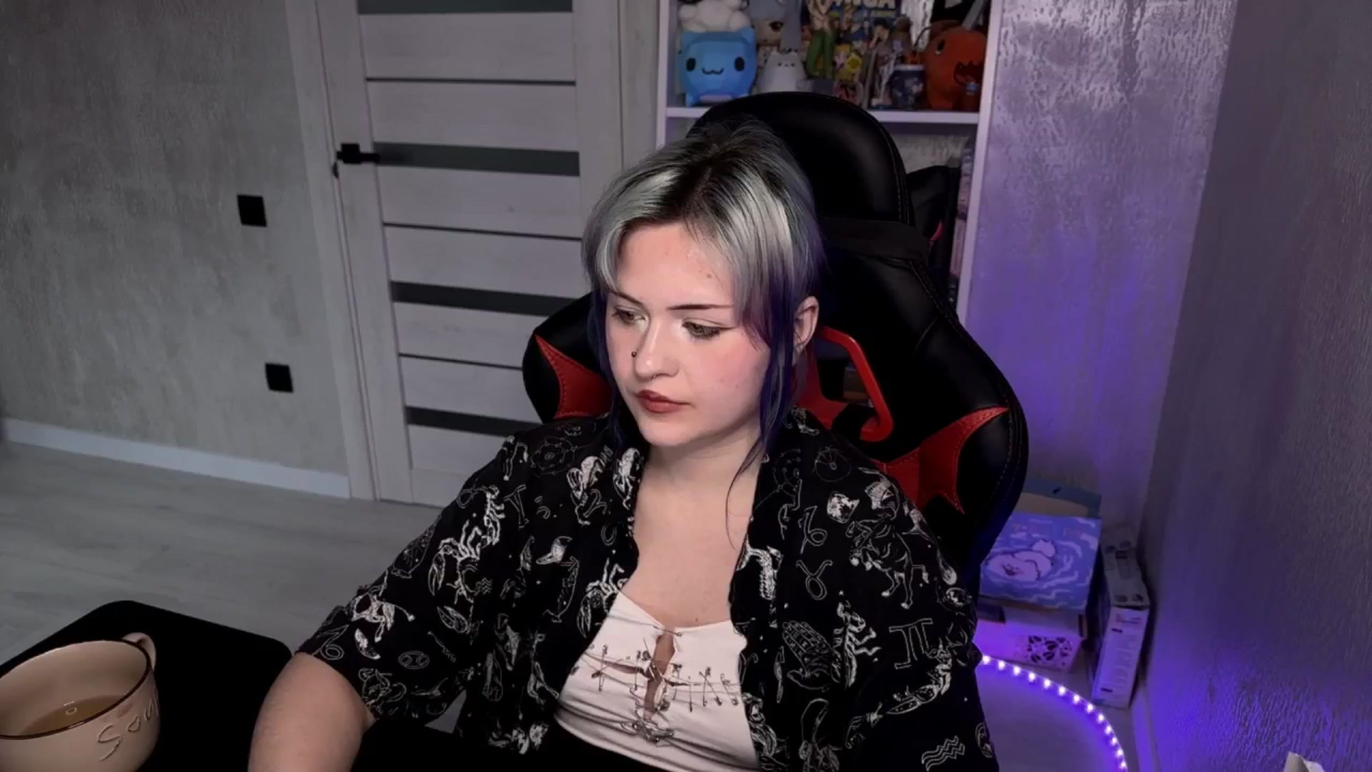Gallery image thumbnail from v_chpek's myfreecams stream on, 03/31/2025, 07:39 image 3 of 20