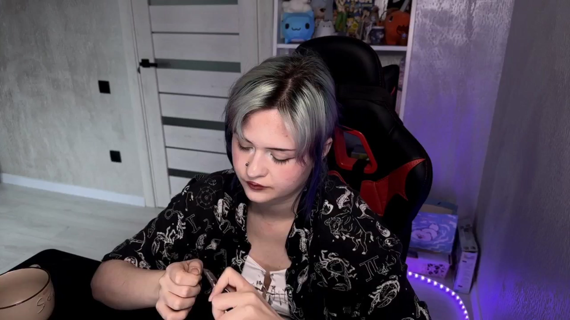 Gallery image thumbnail from v_chpek's myfreecams stream on, 03/31/2025, 07:39 image 8 of 20
