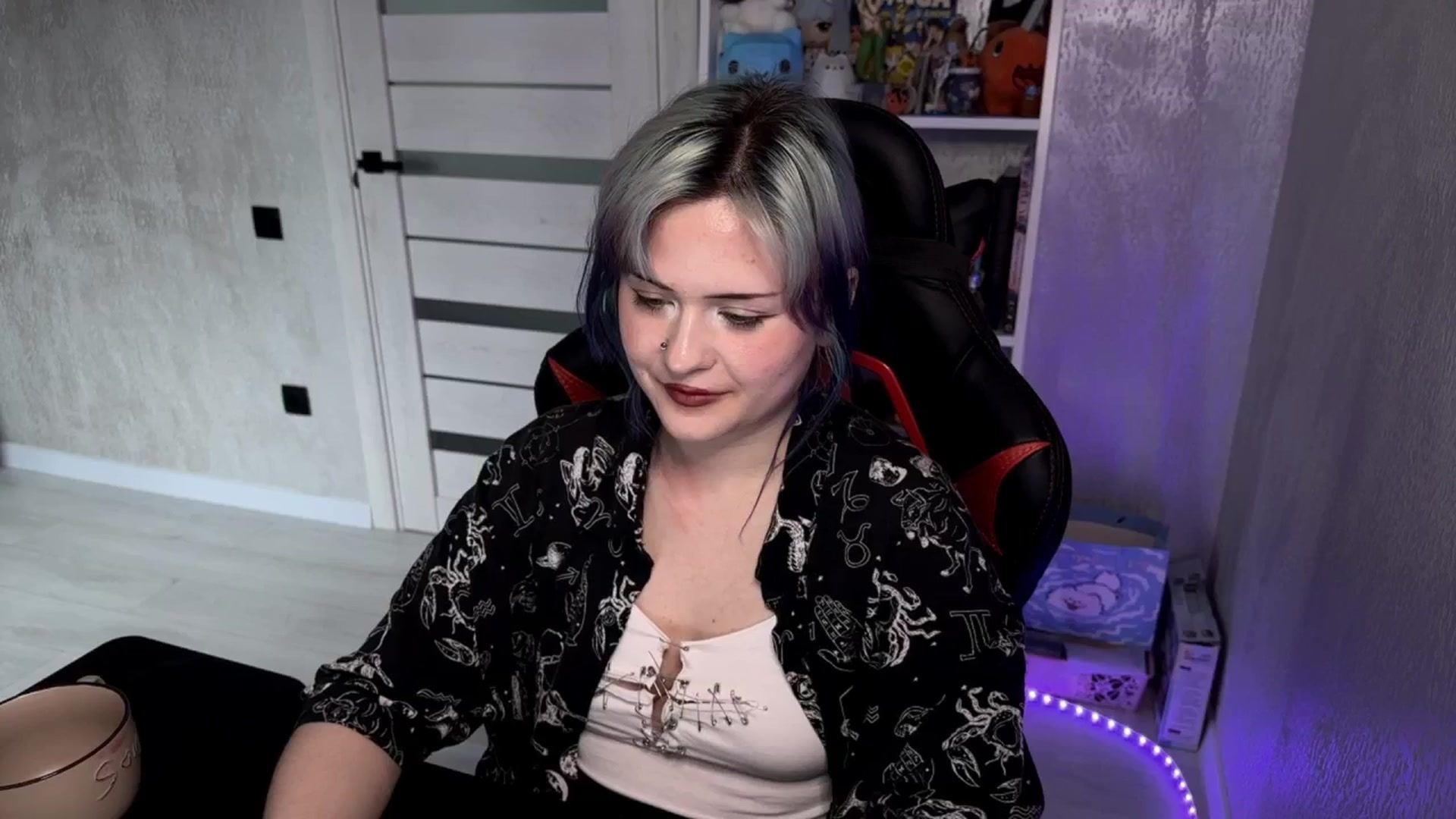 Gallery image thumbnail from v_chpek's myfreecams stream on, 03/31/2025, 07:39 image 18 of 20