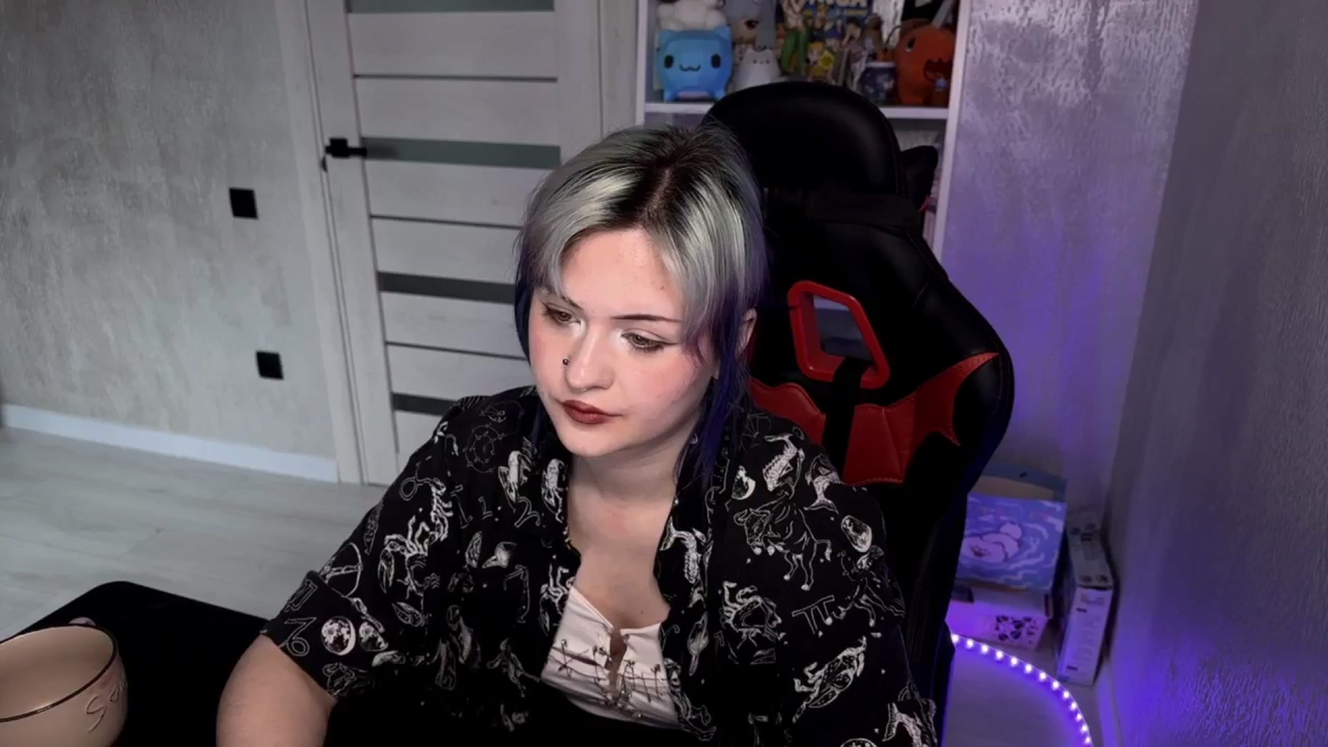 Gallery image thumbnail from v_chpek's myfreecams stream on, 03/31/2025, 07:39 image 7 of 20