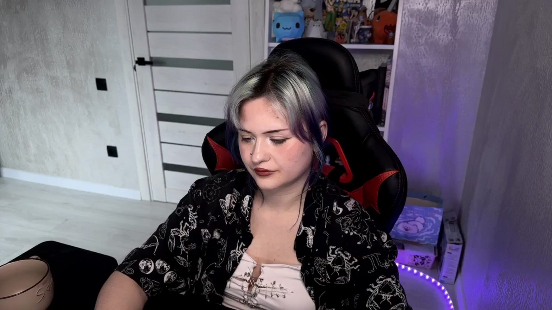 Gallery image thumbnail from v_chpek's myfreecams stream on, 03/31/2025, 07:39 image 16 of 20