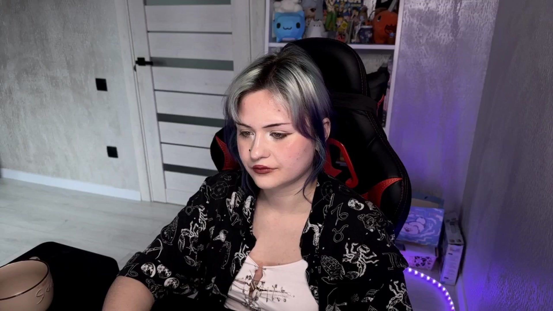 Gallery image thumbnail from v_chpek's myfreecams stream on, 03/31/2025, 07:39 image 13 of 20