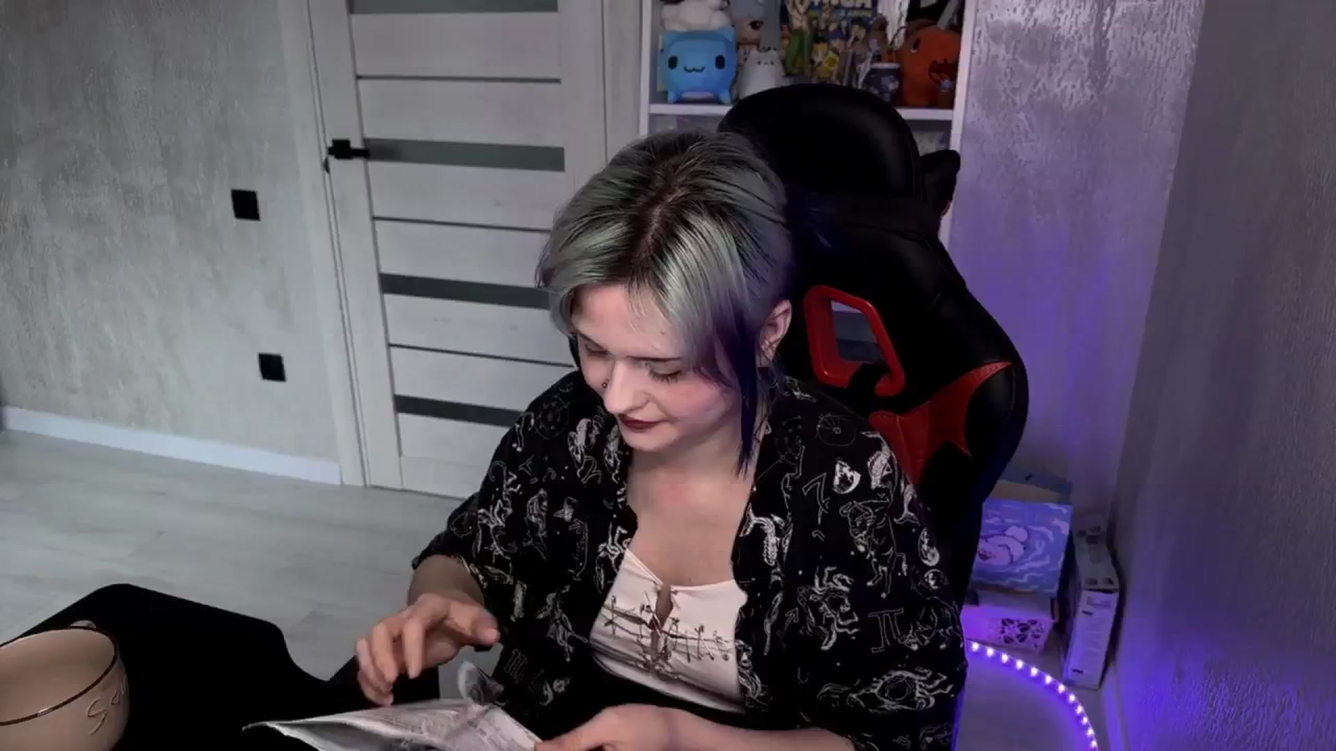 Gallery image thumbnail from v_chpek's myfreecams stream on, 03/31/2025, 07:39 image 6 of 20