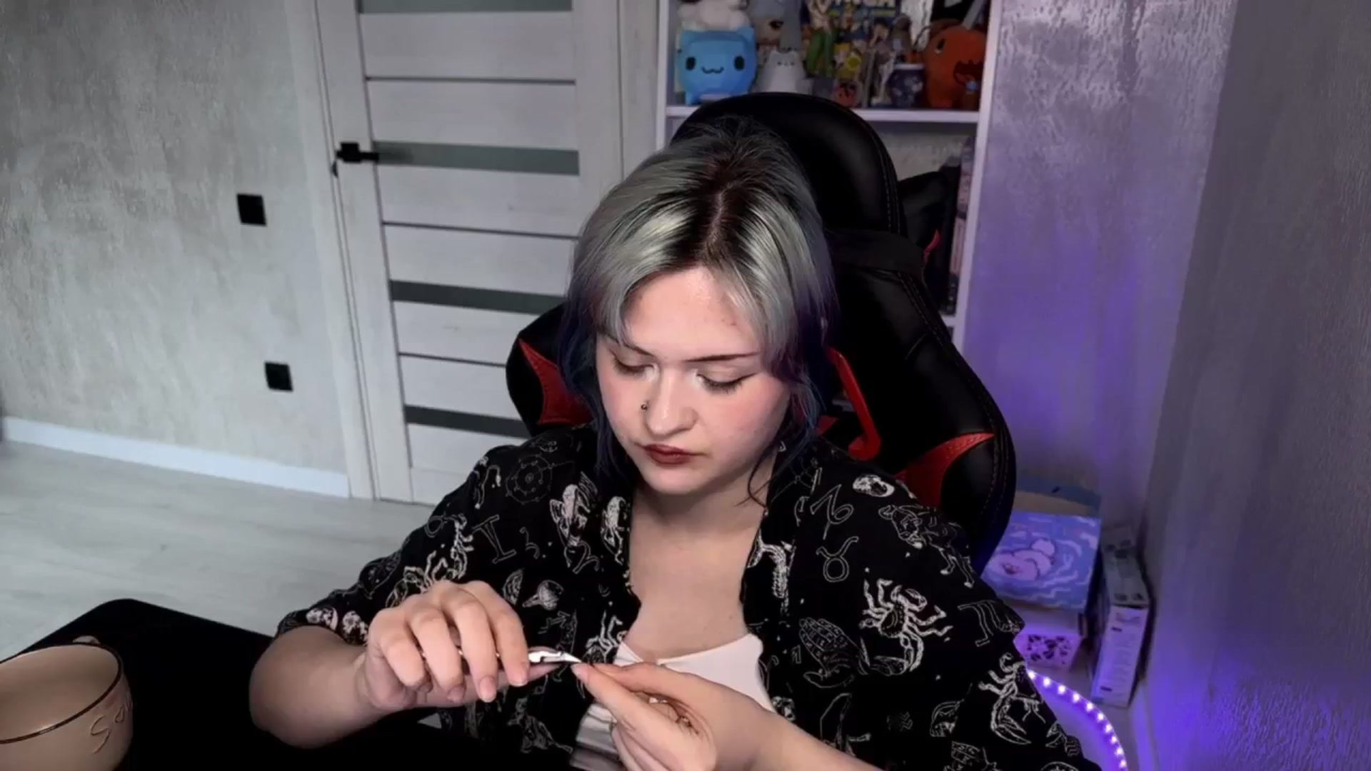Gallery image thumbnail from v_chpek's myfreecams stream on, 03/31/2025, 07:39 image 14 of 20