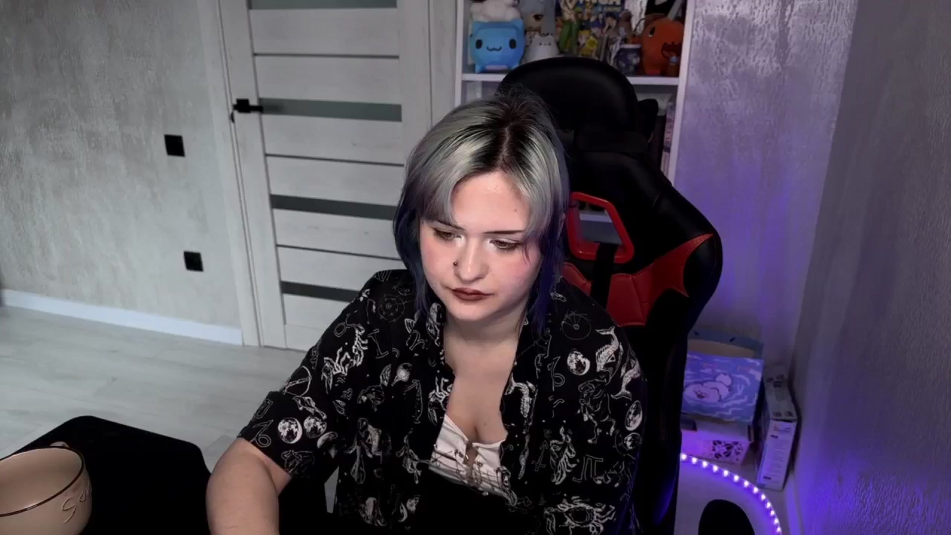 Gallery image thumbnail from v_chpek's myfreecams stream on, 03/31/2025, 07:39 image 11 of 20