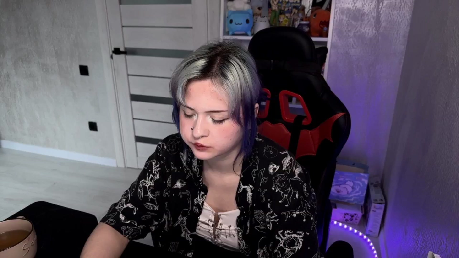 Gallery image thumbnail from v_chpek's myfreecams stream on, 03/31/2025, 07:39 image 1 of 20