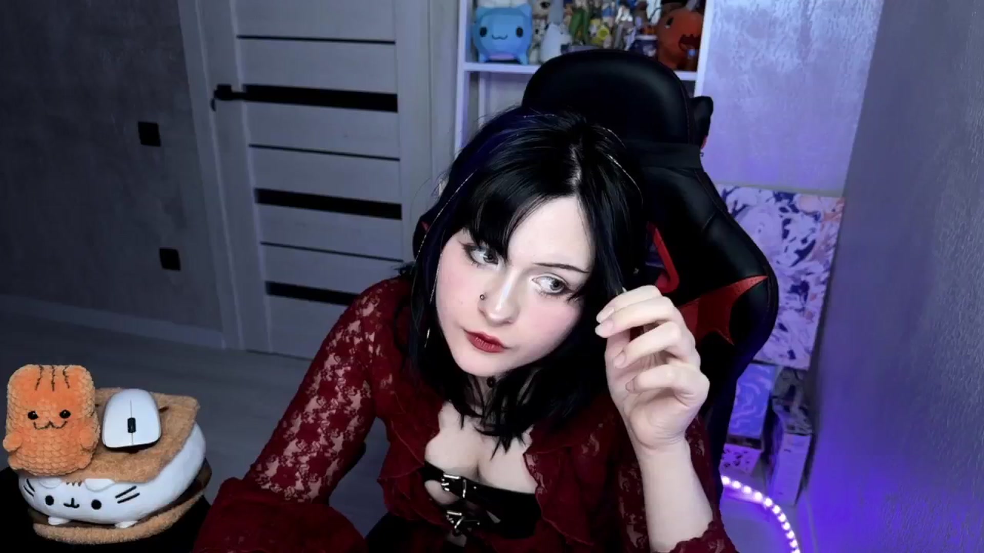 Gallery image thumbnail from v_chpek's myfreecams stream on, 04/05/2025, 18:11 image 18 of 20