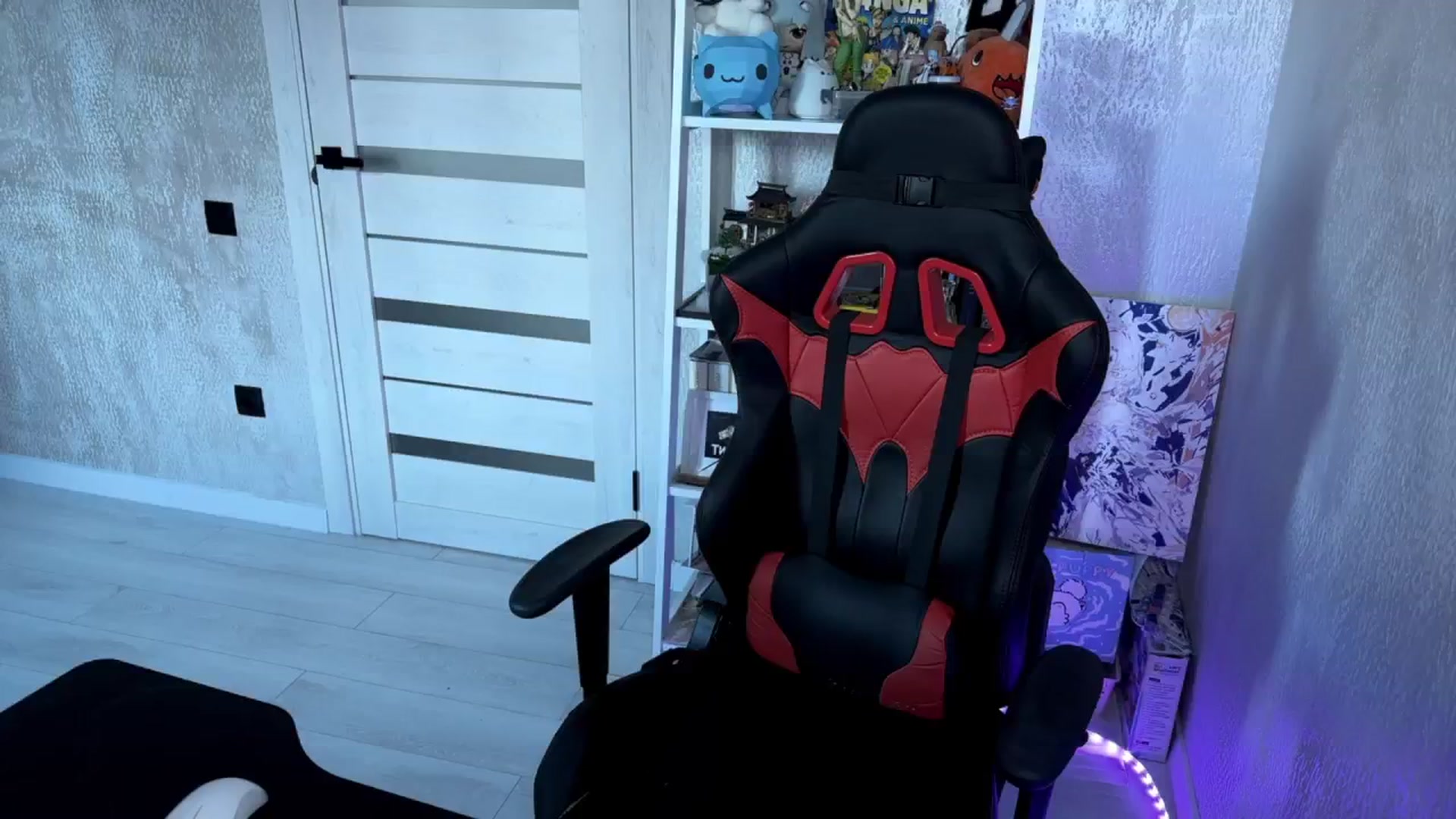 Gallery image thumbnail from v_chpek's myfreecams stream on, 04/05/2025, 18:11 image 7 of 20
