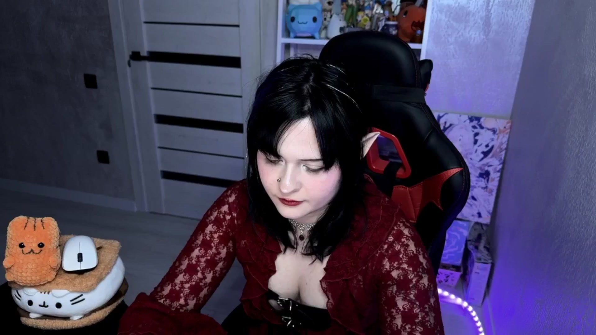 Gallery image thumbnail from v_chpek's myfreecams stream on, 04/05/2025, 18:11 image 17 of 20