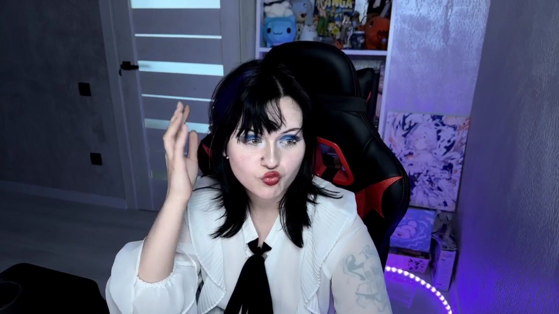 Gallery image thumbnail from v_chpek's myfreecams stream on, 04/10/2025, 15:58 image 7 of 20