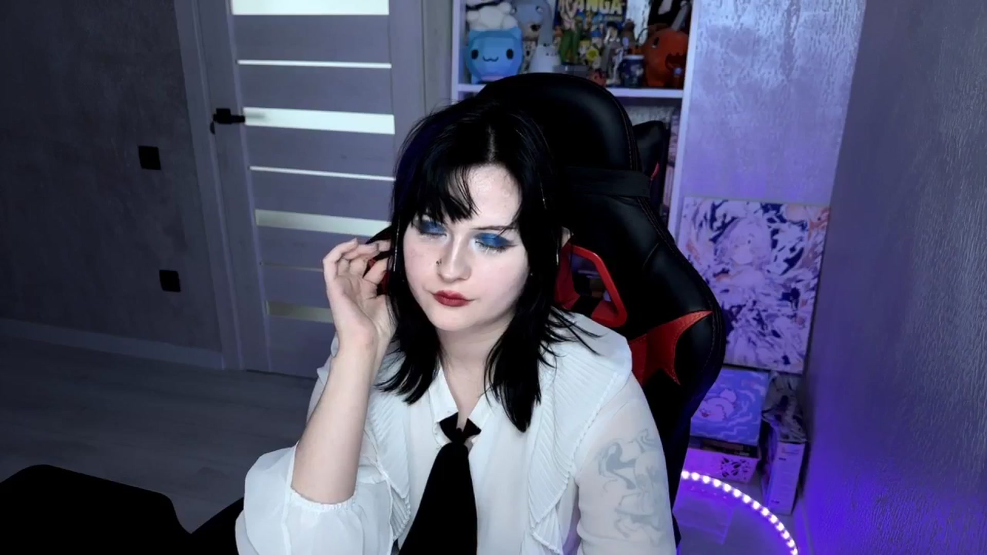 Gallery image thumbnail from v_chpek's myfreecams stream on, 04/10/2025, 15:58 image 12 of 20